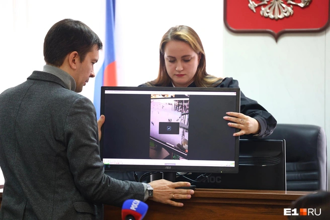 ��������: ��������� �������� / <!--noindex--><a href="https://pikabu.ru/story/vyi_zver_v_ekaterinburge_otpravili_v_sizo_usatogo_lyizhnika_izbivshego_podrostka_na_gore_13620120?u=http%3A%2F%2FE1.RU&t=E1.RU&h=d14cb2f4849bc246a517d6332b909846dc263a36" title="http://E1.RU" target="_blank" rel="nofollow noopener">E1.RU</a><!--/noindex-->