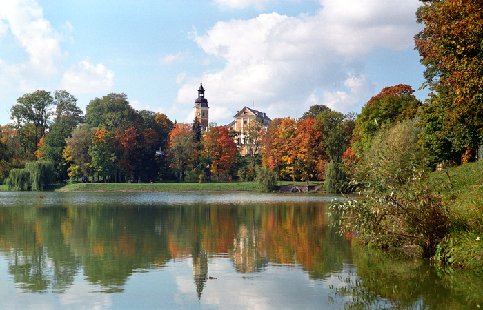 Дворец Радзивиллов - вид из английского парка