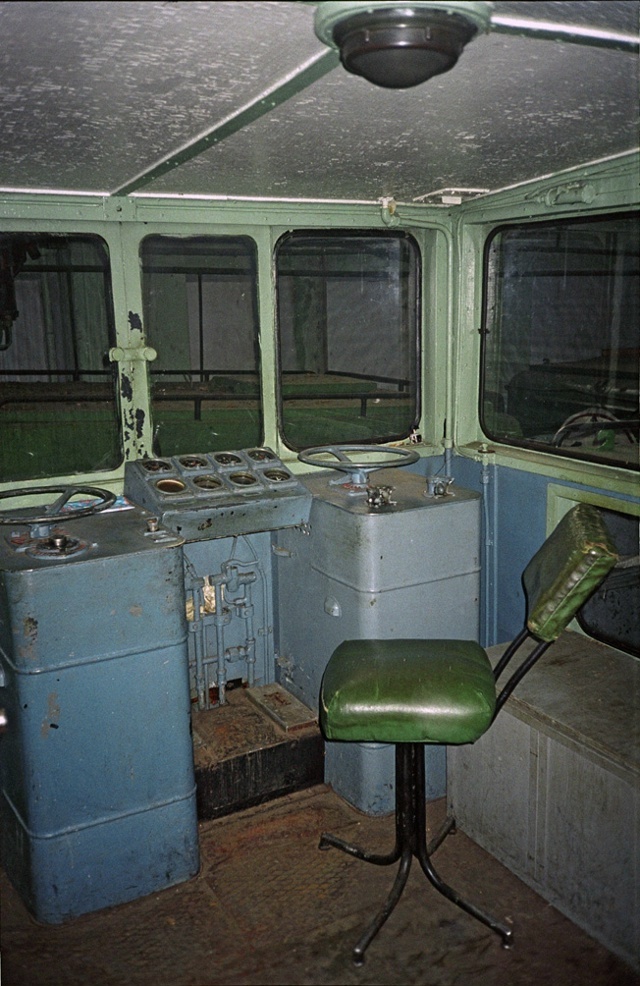 Кабина IIКП4Б-10. <a href="https://pikabu.ru/story/burlaki_na_kame_13621575?u=https%3A%2F%2Fvk.com%2Faway.php%3Fto%3Dhttps%253A%252F%252Frailgallery.ru%252Fphoto%252F181662%252F%253Fvid%253D196630%26cc_key%3D&t=%D0%A4%D0%BE%D1%82%D0%BE%20%D0%9F.%20%D0%92.%20%D0%9A%D0%B0%D1%88%D0%B8%D0%BD%D0%B0%2C%202004%20%D0%B3.&h=1c98cf574f45c2f8fa42b9446f8d61e6c653f625" title="https://vk.com/away.php?to=https%3A%2F%2Frailgallery.ru%2Fphoto%2F181662%2F%3Fvid%3D196630&cc_key=" target="_blank" rel="nofollow noopener">Фото П. В. Кашина, 2004 г.</a>