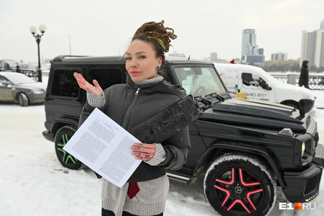 ����� ������ � �������� �������, �� �������� �� ��������� �������� �� ���� ��������:������� ��������� / <!--noindex--><a href="https://pikabu.ru/story/mne_yeto_ochen_nepriyatno_v_ekaterinburge_populyarnuyu_blogershu_na_chernom_gelike_lishili_voditelskikh_prav_13622590?u=http%3A%2F%2FE1.RU&t=E1.RU&h=d14cb2f4849bc246a517d6332b909846dc263a36" title="http://E1.RU" target="_blank" rel="nofollow noopener">E1.RU</a><!--/noindex-->