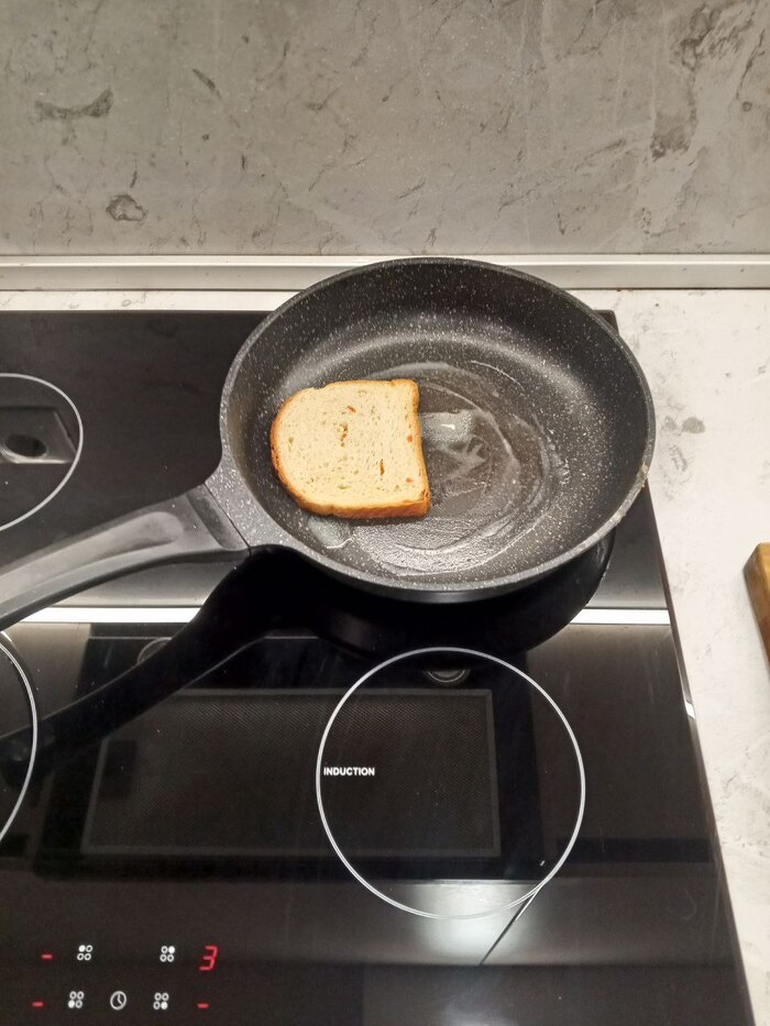 Достаточно задать корочку лишь с одной стороны.