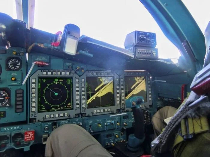 Многофункциональный фронтовой истребитель-бомбардировщик Су-34⁠⁠