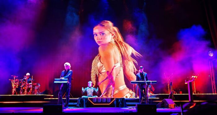 ��������