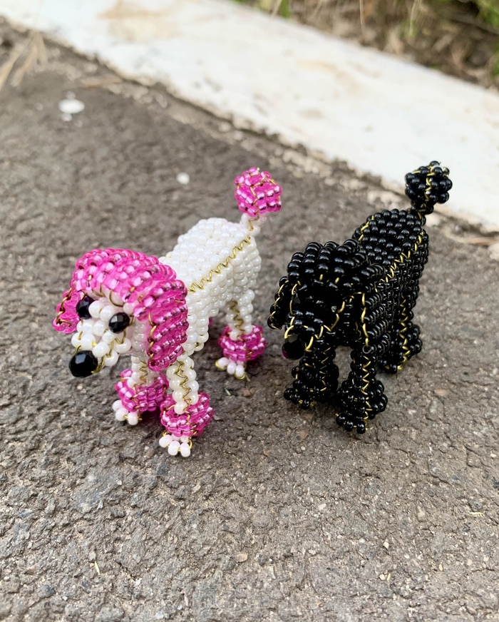 Продолжаю тему с пуделями, как вам эти красавцы из бисера?))