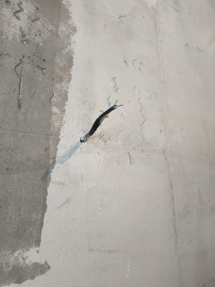 Легко можно шпателем повредить изоляцию