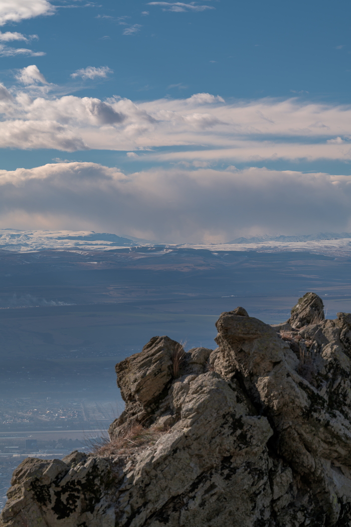 где-то там за облаками спрятался Эльбрус