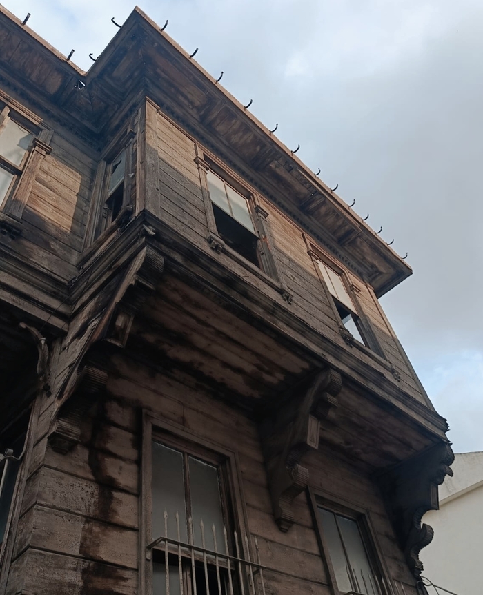 �������