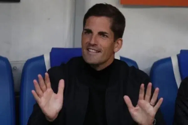 Морено отрицает свою связь с нейросетью