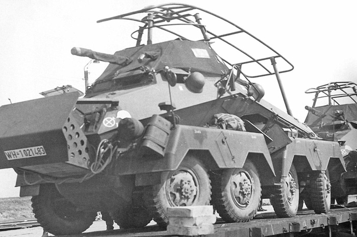 Sd.Kfz 232 (8-Rad) - ������ � ������ ������������� (80 - 100 ��) � ����������� �������� ��������. ����� �������� ������� �������� �� �������� � ��������