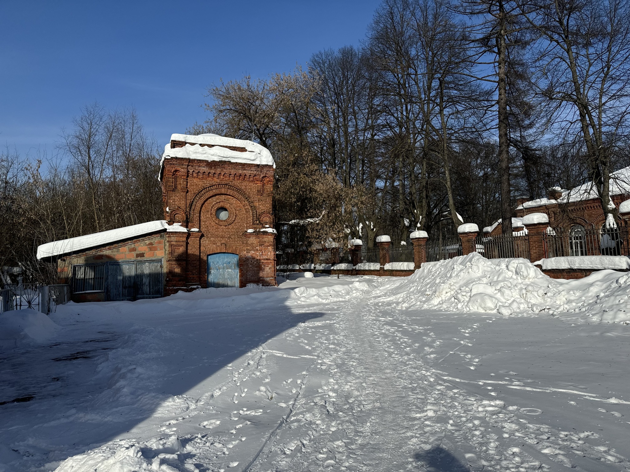 From Mytishchi to Korolev via Losiny Island - Series Photographs
, My, Mobile photography, Street photography, Beautiful view, Elk Island, Beginning photographer, Winter, Snow, Mytischi, City of Queens, Moscow region, The photo, Pond, Longpost