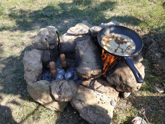 Купил эту сковородку в Хоффе за (!) 167₽ по какой-то акции. Ох чего только мы на ней ни жарили везде!