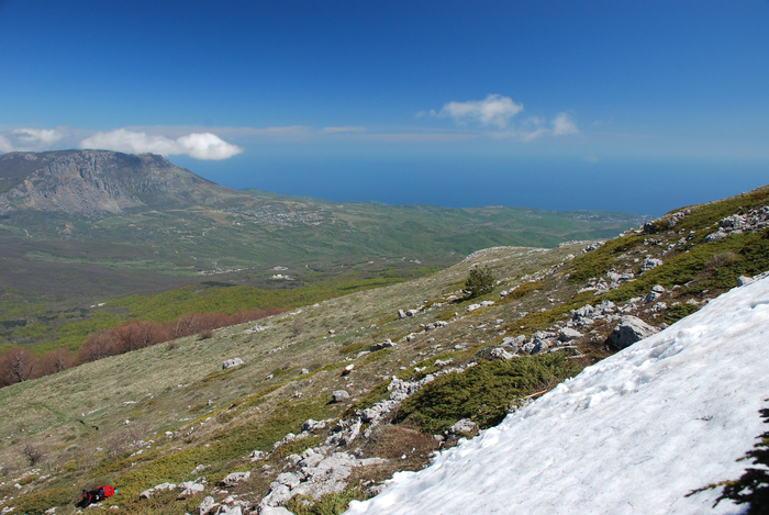 Ну или вот она в виде снега лежит. Но топить снег - занятие не быстрое и малоэффективное.