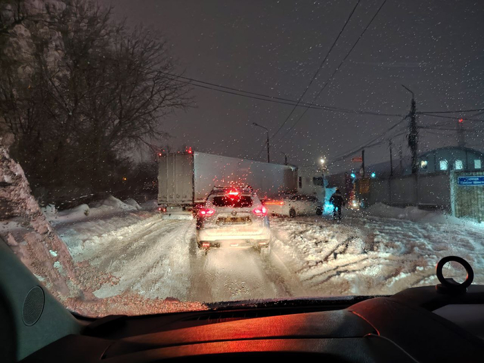 Странно: вперёд не едет и назад не едет. Что могло пойти не так...