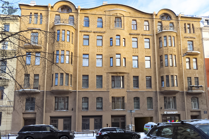 Общий вид доходного дома И.Ф. Смирнова на 2-й линии Васильевского острова Санкт-Петербурга.