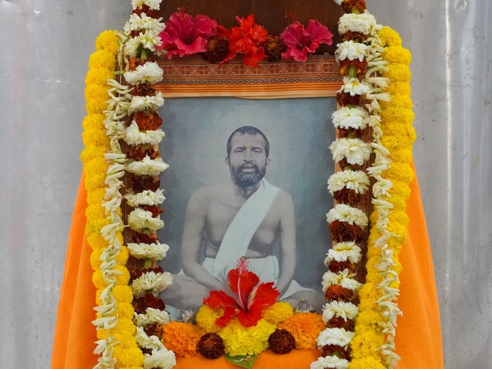 Адвайта и бхакти: пути познания Абсолюта