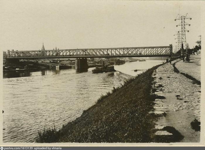 ������ ������� �������������� ����, 1925-1932. ��� �� �������������� ���������� � ������� �������� ����������� �����. � ����� <!--noindex--><a href="https://pikabu.ru/story/kak_vyiglyadela_moskvareka_do_togo_kak_postroili_kanal_moskvavolga_13725445?u=http%3A%2F%2Fwww.pastvu.com&t=www.pastvu.com&h=3a9dc09f3a362ad923b8078d477795b9581f7c33" title="http://www.pastvu.com" target="_blank" rel="nofollow noopener">www.pastvu.com</a><!--/noindex-->.