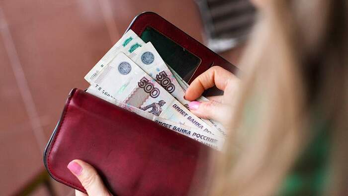 «Известия»: реальная средняя зарплата в РФ оказалась на треть ниже официальной
