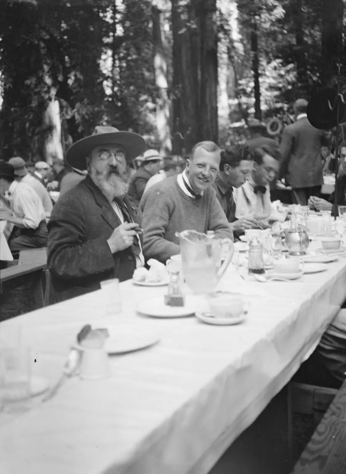 ����� � Bohemian Club Grove: ������� �� ������� ������ �� �������� �������. ����� 1896 � 1911 ������.
