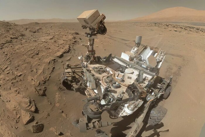 Старичок Curiosity, сделавший "селфи". Изображение в примерно естественных цветах / © NASA/JPL-Caltech