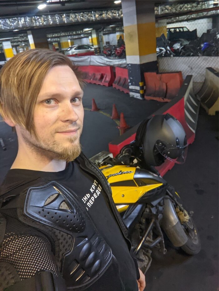 Bajaj Pulsar NS200 (и моя победная ухмылка)