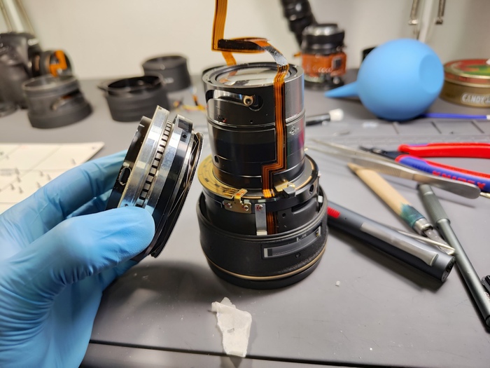 ����� ����