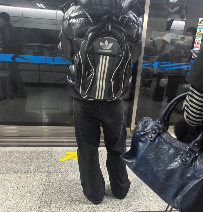 Ширинка сзади