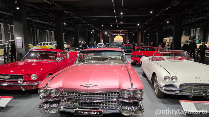 Ford Mustang Fastback, Cadillac Coupe de Ville, Chevrolet Corvette