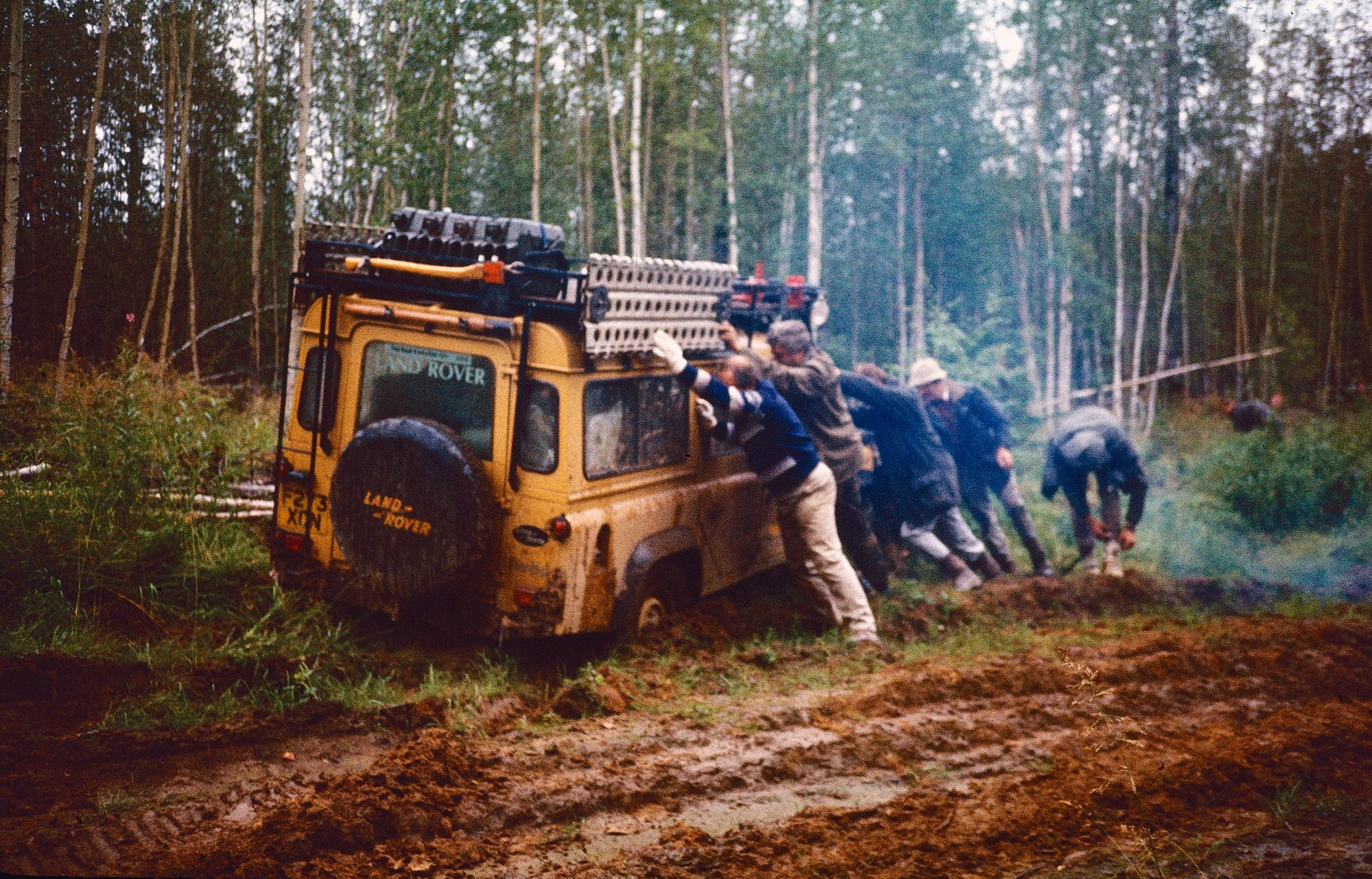 Camel Trophy Siberia USSR. Bratsk. 1990. (The route ran from Bratsk to Irkutsk.) - Retro, The photo, Trophy-Raid, Vintage, Land rover, 90th, 20th century, the USSR, Bratsk, Irkutsk region, Автоспорт, Longpost, Stadium, Baikal, Route, Motorists, Auto