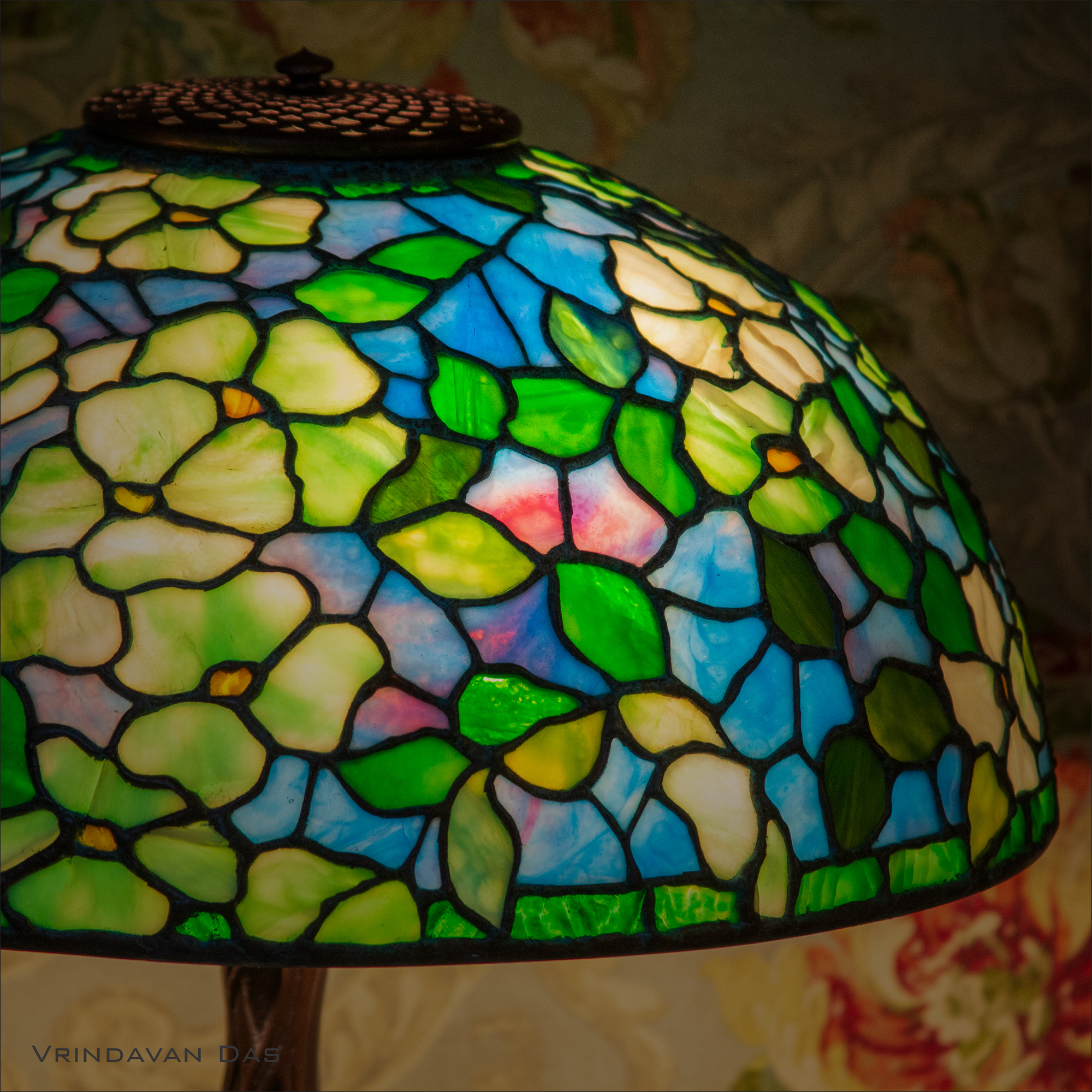 Репродукция лампы Tiffany Studios 16 Dogwood, первая законченная работа в 2026 - Моё, Декор, Витраж Тиффани, Творчество, Рукоделие без процесса, Настольная лампа, Витраж, Длиннопост