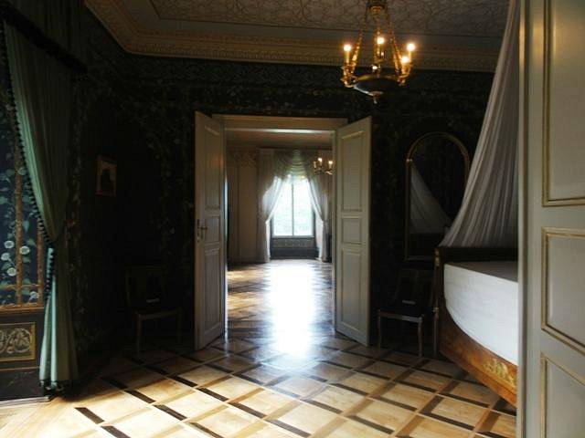 Главная идея отца, которую он постоянно повторял архитекторам, заключалась в том, чтобы соединить «княжеское великолепие с сельской простотой».