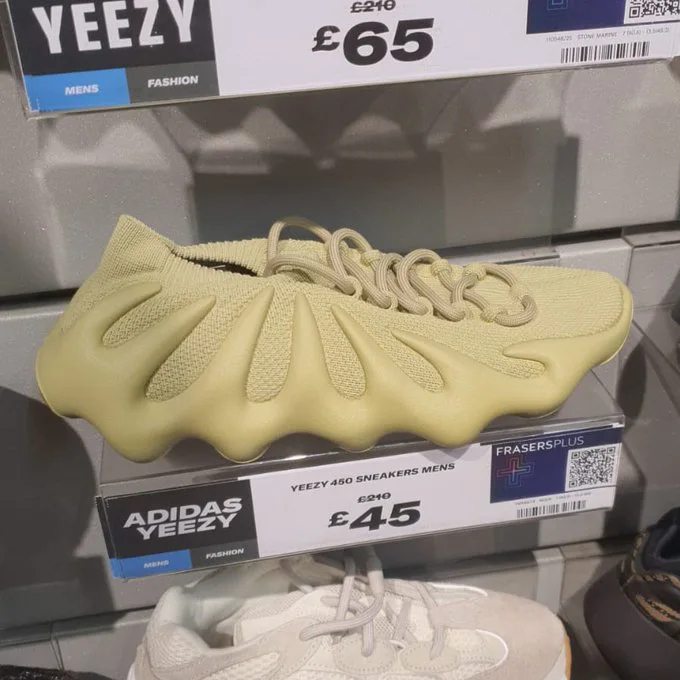 Психиатр: "Не надо сочинять! Никаких кроссовок-хинкалей не существует!"