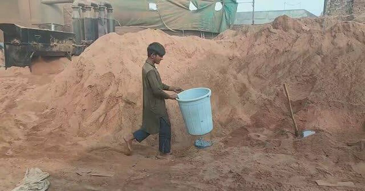 The process of processing sawdust into pellets in Pakistan - Pakistan, Production, Waste recycling, Sawdust, Industry, Machine, Pakistani Technology, Pakistanis, How is it done, Video, Rutube