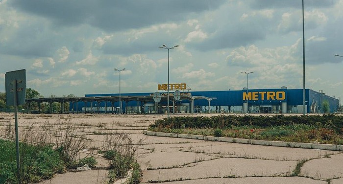 Бывший гипермаркет МЕТРО в Луганске после 2014 года