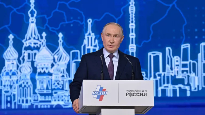 Если доверие Путину 70%, почему на улицах проблематично собираться "больше трех"?...