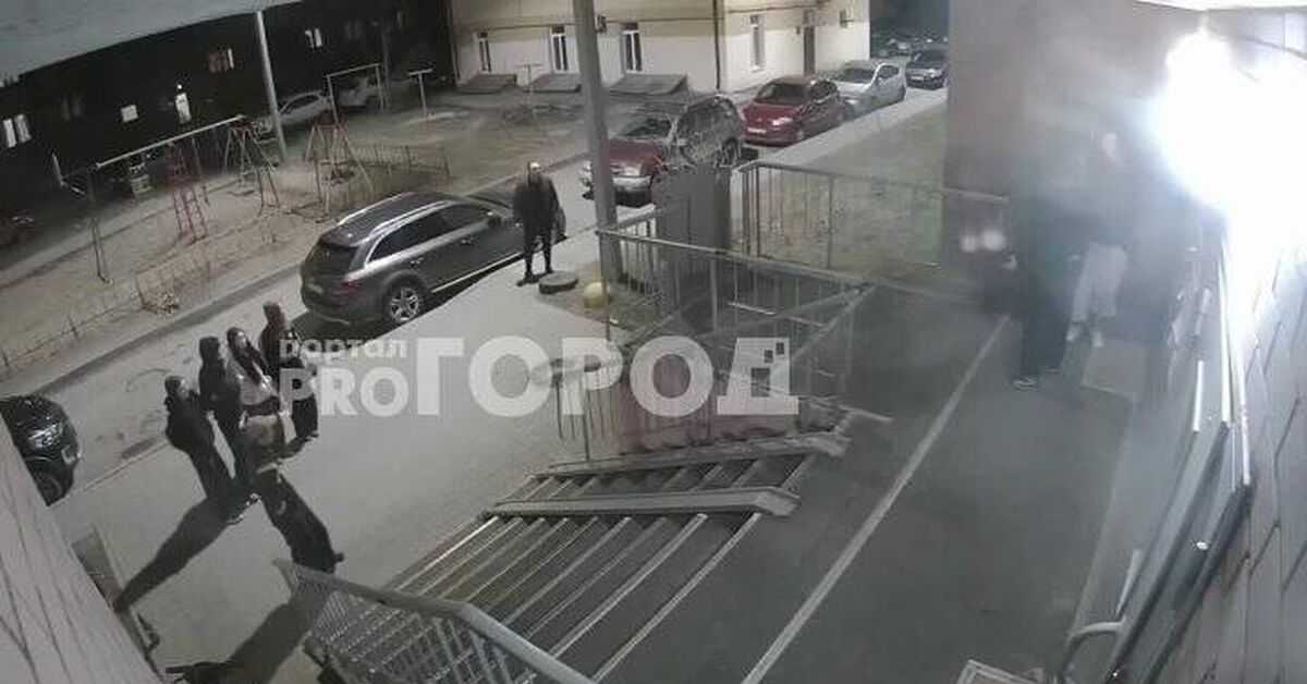 In Yaroslavl, young people beat up a man who reprimanded them for indecent behavior. - news, Events, State of emergency, Video VK, Fight, Video, Negative