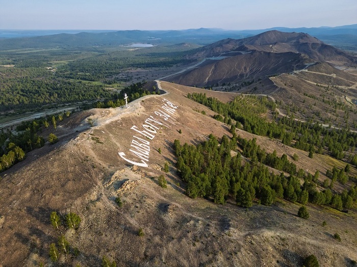 Поклонный крест на горе Карабаш. Фото: «Карабашмедь»
