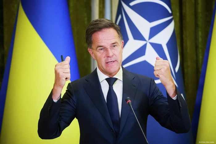 Членство Украины в НАТО больше не обсуждается, заявил Рютте. «Речи о членстве в альянсе в рамках мирного соглашения на данный момент не идет, речь идет о том, что будут предоставлены надежные гарантии безопасности», — сказал он.