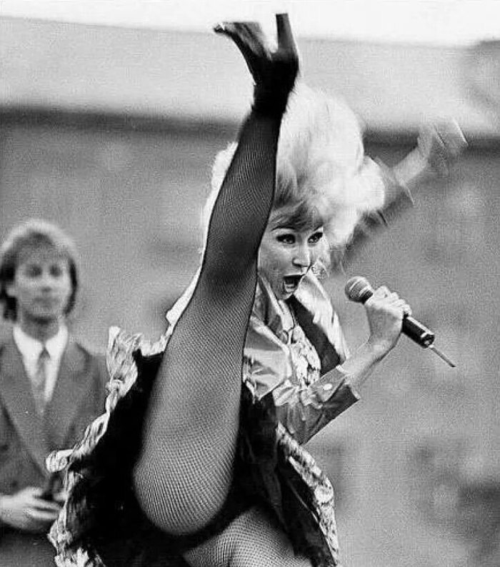 �����! �����