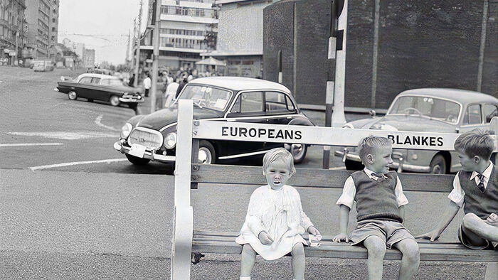 �������� ��� ����� � �������, 1960 ���. ������� �EUROPEANS� (�� ����������) � �BLANKES� (�� ���������) �������� ���� � �� ��