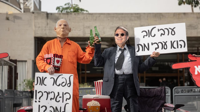 ������� � ������ ��������� ���� ����-����� � ���������� �������� �� ���������� ���� �������-�������� ���������. ������� ��������������� ���-���� � �������� "������� ���� - ��� ������� ����". � ��������� �� ������� "������ ���-���� ������ ���� ������?".