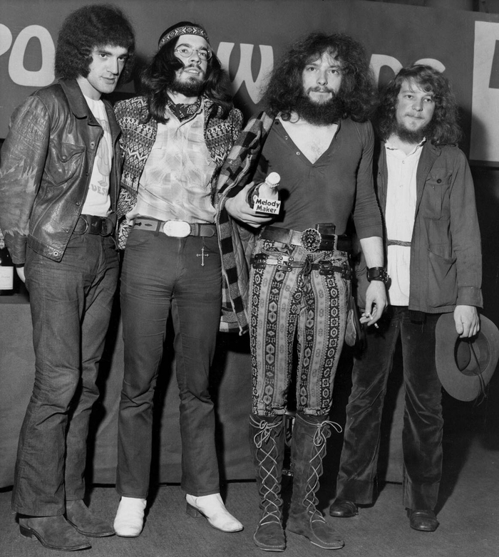 Jethro Tull �� ��������� Melody Maker Awards, 17 �������� 1969. � ��� ���� �������� Melody Maker ��������� Jethro Tull �� ������ ����� � ������ ������ ����� ����� The Beatles � The Rolling Stones.