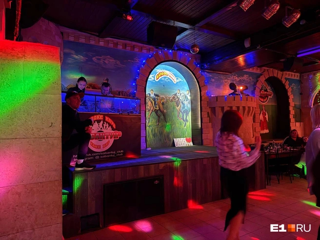 �������� ������� ����� ���������� ������ ��������: ����� ��������� / <!--noindex--><a href="https://pikabu.ru/story/tyi_russkaya_chto_li_chto_tvoritsya_v_nochnom_klube_v_glushi_ekaterinburga_kotoryim_zapravlyayut_tataryi_13889750?u=http%3A%2F%2FE1.RU&t=E1.RU&h=d14cb2f4849bc246a517d6332b909846dc263a36" title="http://E1.RU" target="_blank" rel="nofollow noopener">E1.RU</a><!--/noindex-->