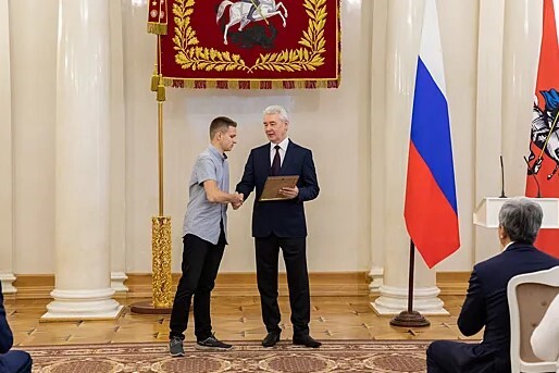 В Москве наградили школьника, который сообщил об учителе, использовавшем VPN