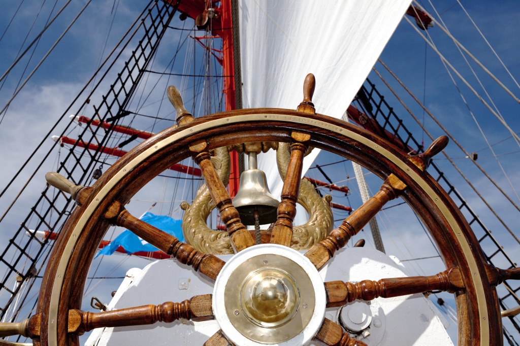 Ship's wheel. How the Dutch invented a steering wheel that required six people to turn. - Series History of sail and sailing ships, My, Ocean, Sea, Ship, Sailboat, History (science), Travels, Yacht, Yachting, Nauchpop, Relaxation, GIF, Longpost