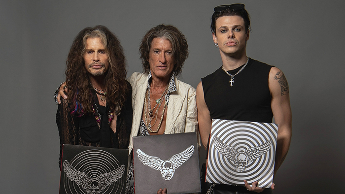 Aerosmith стали пятой группой, добившейся редкого успеха в чартах Billboard с мини-альбомом One More Time