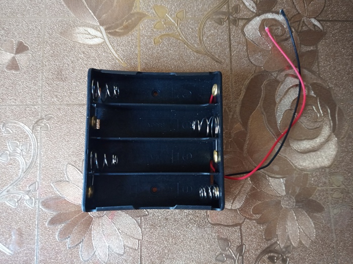 ������ ��� 4 ������������� 18650