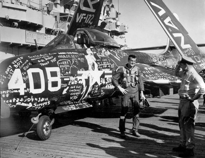 2. ��� �� F9F Panther, �������� 405, � ������� ���� (<a href="https://pikabu.ru/story/v_zhizni_kazhdogo_cheloveka_byivayut_momentyi_kogda_prizemlilsya_ne_na_tu_palubu_13939007?u=https%3A%2F%2Fhistorynet.com%2Fhumor-out-at-sea-the-naval-tradition-of-zapping%2Ff2h-2-banshee-pilot-from-vf-34-2%2F&t=%D0%98%D1%81%D1%82%D0%BE%D1%87%D0%BD%D0%B8%D0%BA&h=9c22d64a28710b85f4a84605a1f4763e3d1c3afe" title="https://historynet.com/humor-out-at-sea-the-naval-tradition-of-zapping/f2h-2-banshee-pilot-from-vf-3..." target="_blank" rel="nofollow noopener">��������</a>)