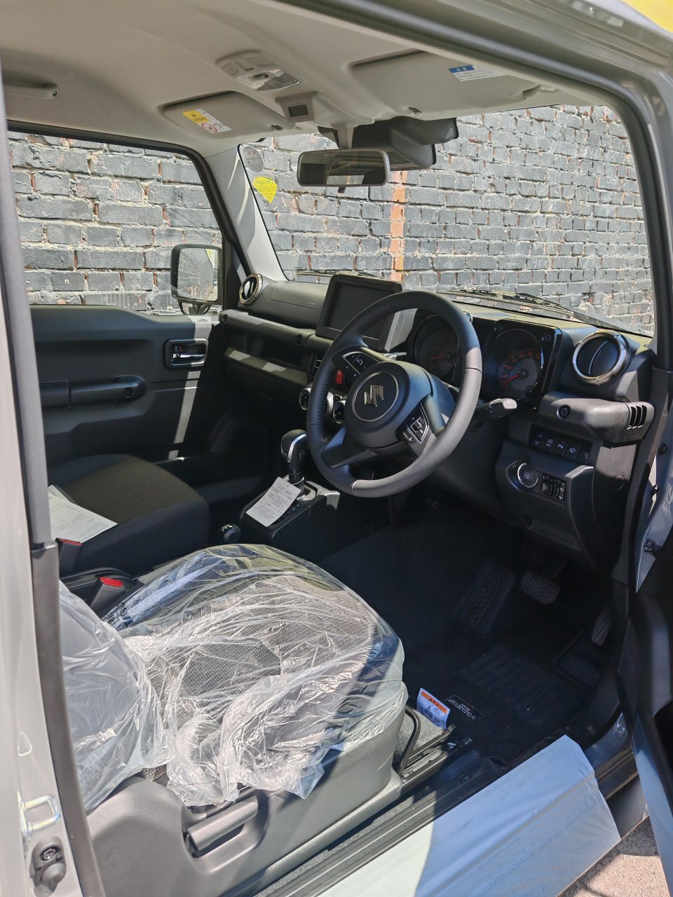 Dealers are absolutely ravenous. They're asking 4.5 million for a new Suzuki Jimny! I'll show you how to get one from Japan for 2.7 million (with proof). - Series Delivery and Driven Cars, My, Auto, Suzuki, Suzuki jimny, Parallel import, Longpost