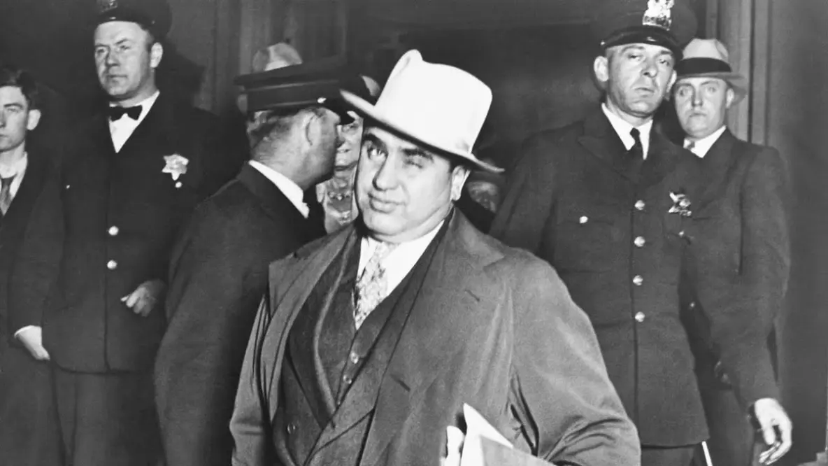 Why did Chicago mob boss Al Capone open a soup kitchen for the unemployed? - Series Famous personalities, My, Mafia, Mafioso, Italian Mafia, Al capone, Crime, Расследование, The crime, Crime boss, Criminal case, Prison, Bandits, Banditry, Syndicate, Sicilian mafia, Detention, Life imprisonment, Prisoners, Grouping, Longpost, Negative