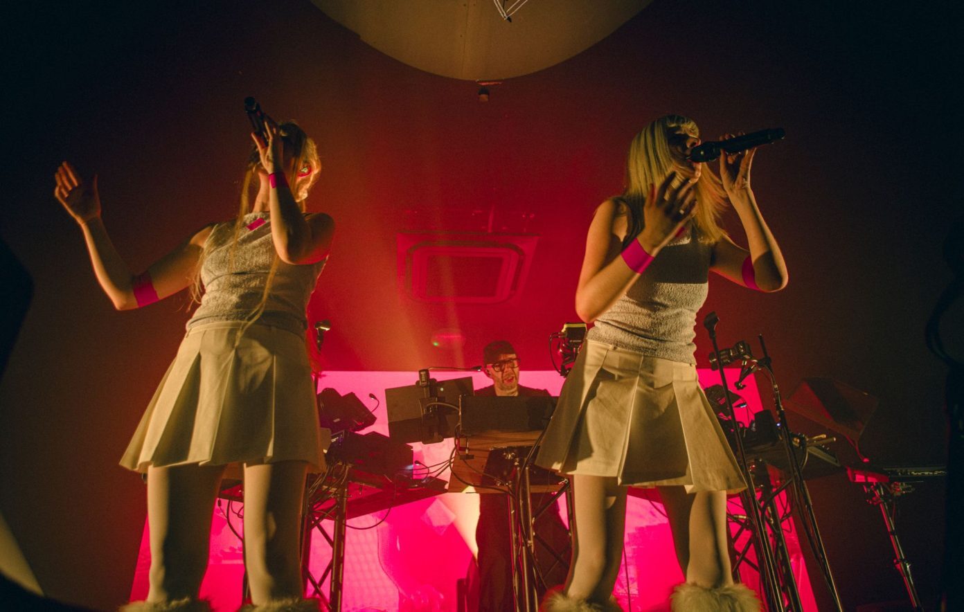 TOMORA (Aurora) с новым синглом *I Drink The Light* из альбома Come Closer 2026 года ALTERNATIVE POP/R'N'B/ELECTRONIC/INDIE DANCE/TRIP-HOP - Alternative, Rnb, Electronic, Инди, Видео, YouTube, Длиннопост